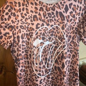 A Rolling Stones tee ✨✨